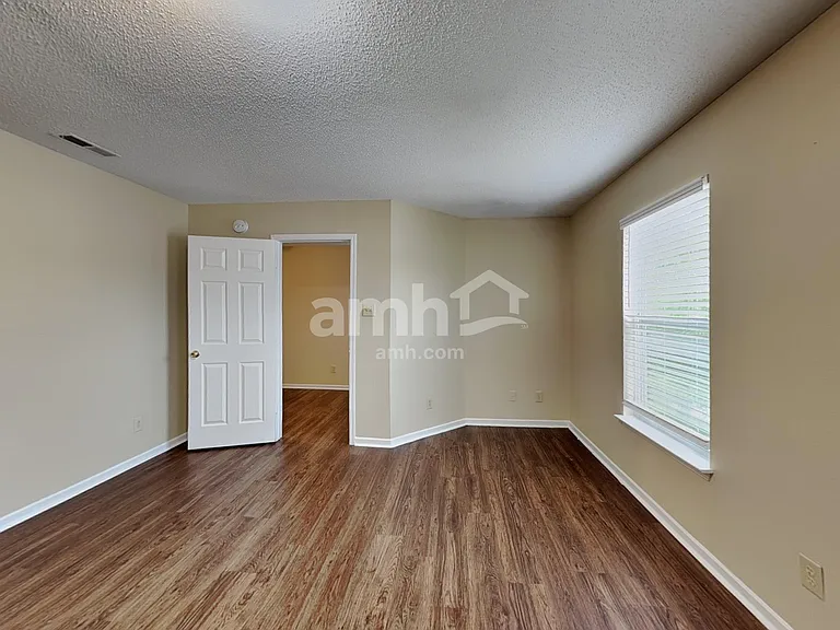 1917 Blue Pine Ln — Photo 11