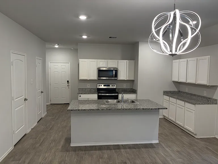 103 Pecos Dr — Photo 2