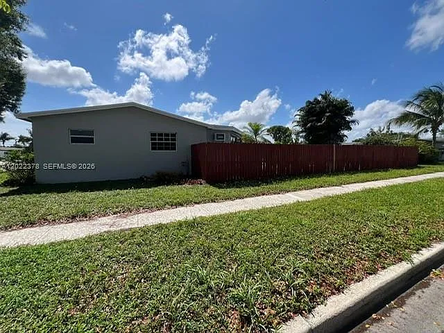 6921 NW 5th Ct — Photo 4