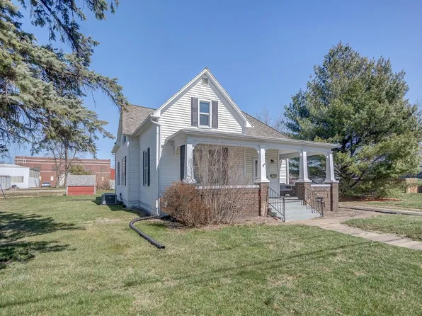 219 W Mill St, Staunton, IL 62088