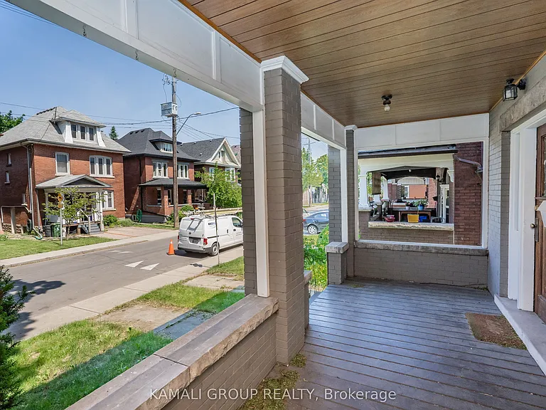 25 Spadina Ave #MAIN — Photo 2