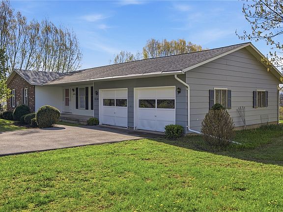 2nd image of 2977 Williams Hill Rd