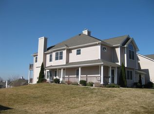 805 Willow Pond Dr, Riverhead, NY 11901