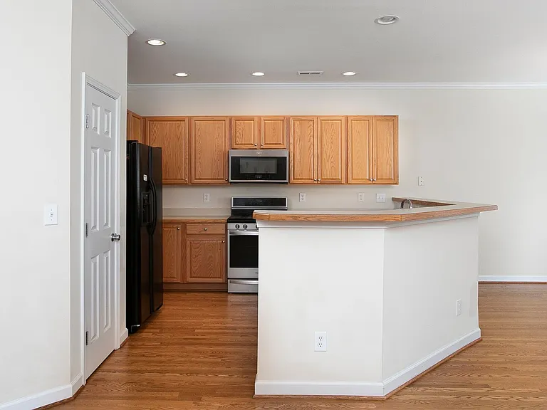 813 Saratoga Dr — Photo 6