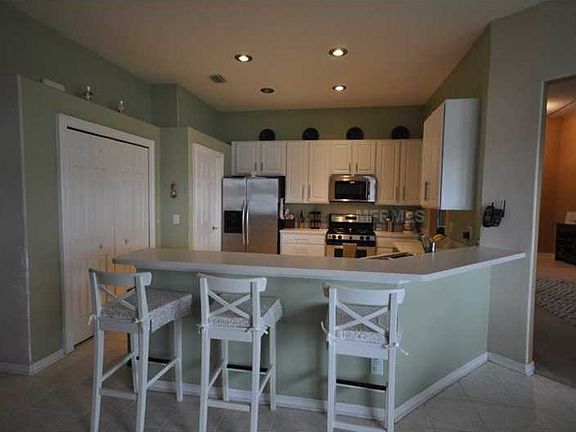 3rd image of 10232 Meadow Crossing Dr