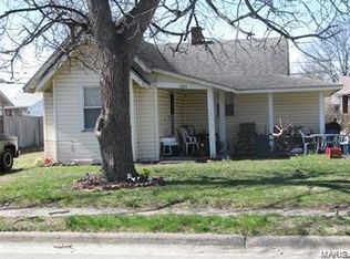 524 N 1st St, Wood River, IL 62095
