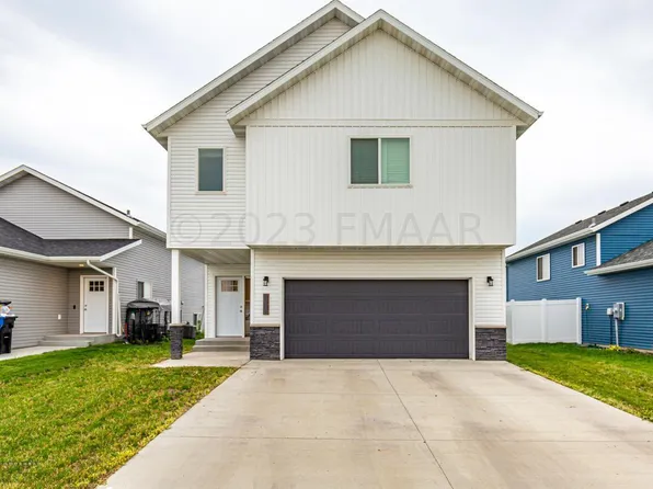 7383 24th St S, Fargo, ND 58104
