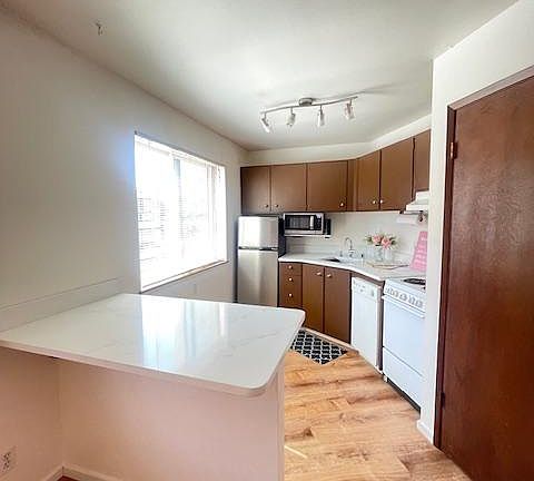 2nd image of 1901 Eastlake Ave E APT 303