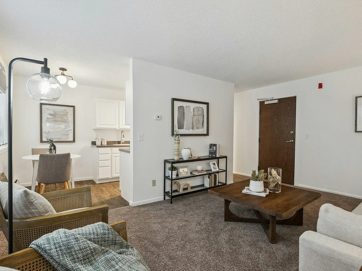 Wayzata Lake Apartments — Photo 4