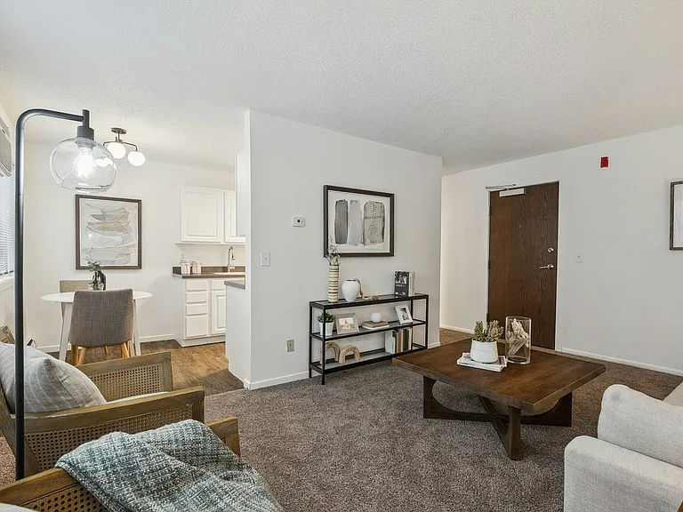 Wayzata Lake Apartments — Photo 4