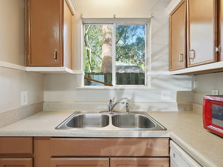 201 College Blvd E #11 — Photo 15
