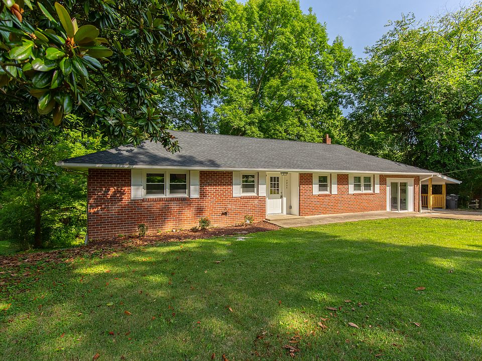 1st image of 3825 Skyland Dr