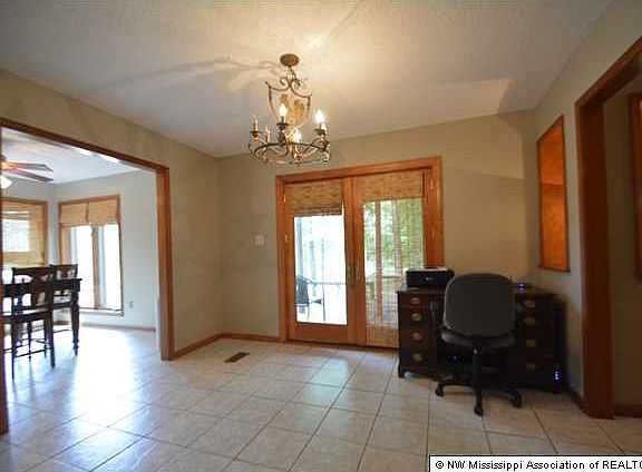 5th image of 1220 Thunderbird Dr S