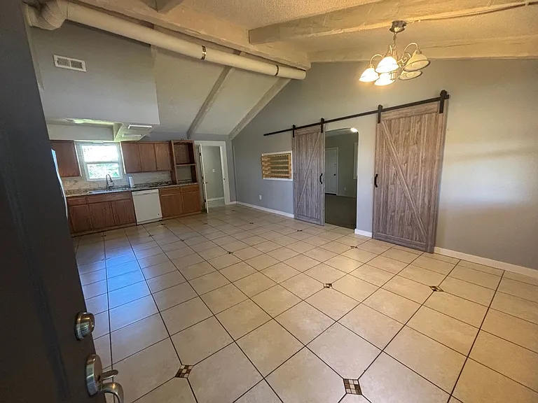 285 W Vicki Ave — Photo 3