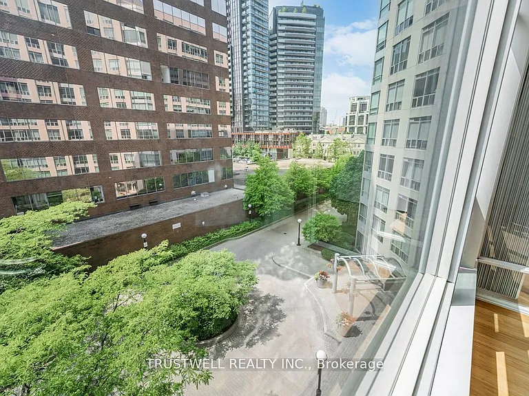 942 Yonge St #503 — Photo 14