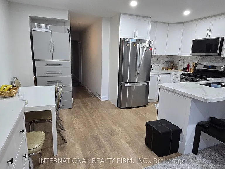 261 Soudan Ave #MAIN — Photo 3