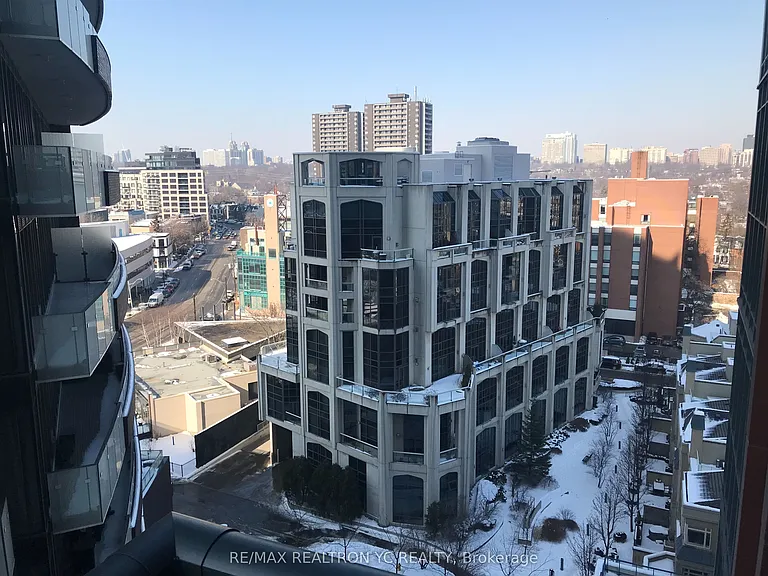 32 Davenport Rd #1001 — Photo 7