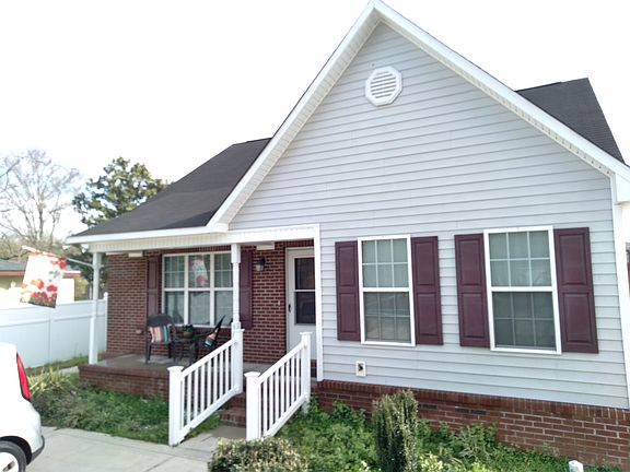 Exterior - front/right