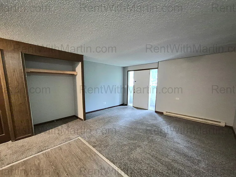 1009 Thorndale Ave — Photo 3