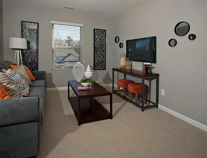 Building Photo - 4490 Middletown Dr #1