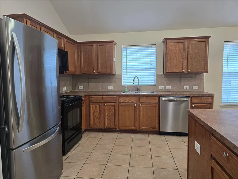 2706 Courtyard Ln — Photo 10