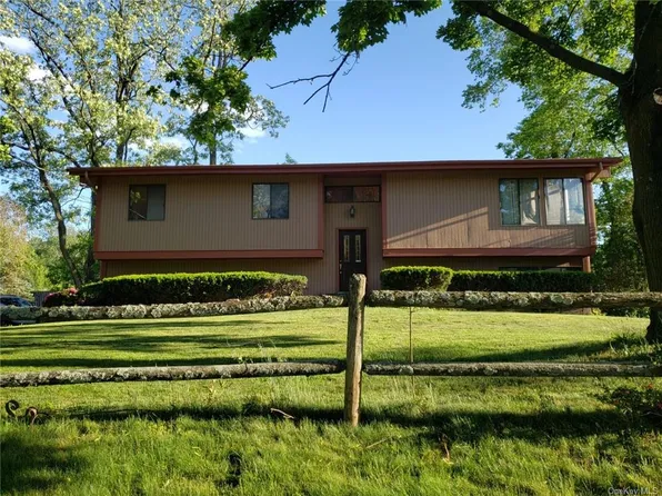 2 Harmony Rd, Spring Valley, NY 10977