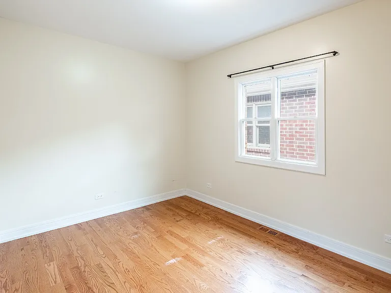 1110 N Christiana Ave — Photo 11