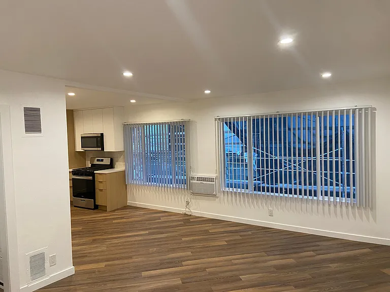 5447 Russell Ave #17 — Photo 4