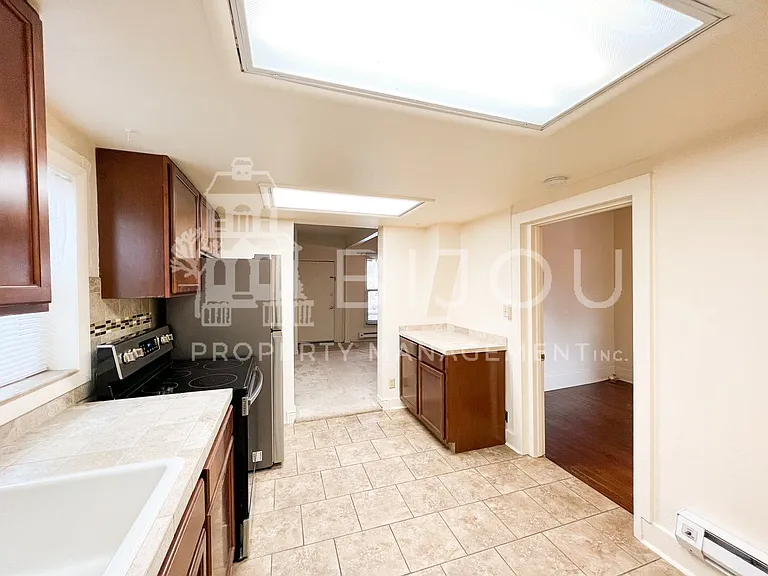 523 E Kiowa St — Photo 3