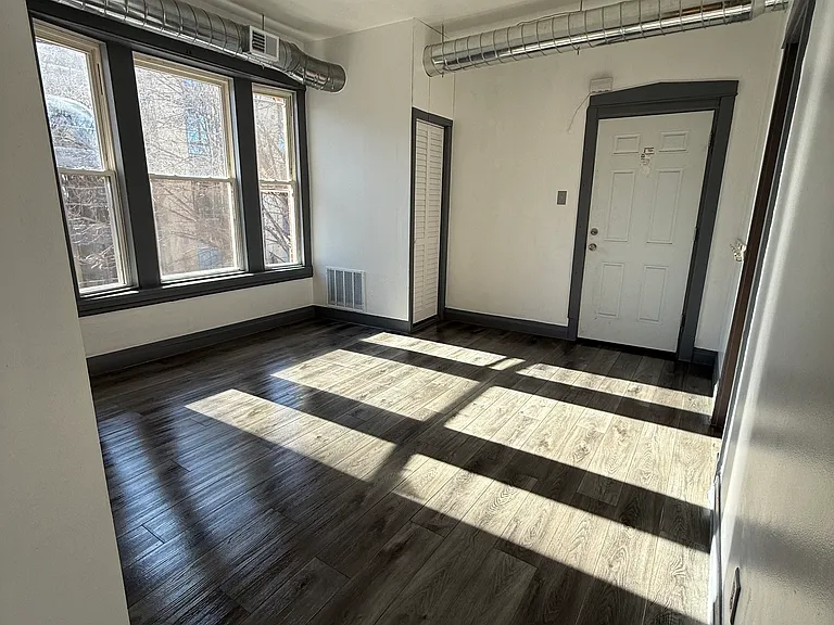 2748 W Cortez St — Photo 4