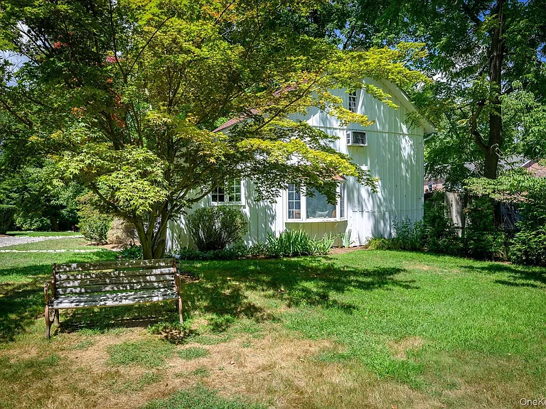459 Old Post Rd — Photo 23
