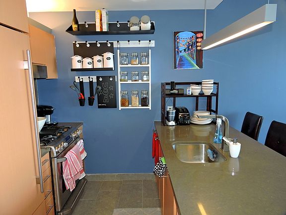 4th image of 8 Spruce St APT 63M