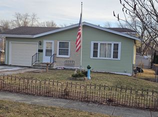 495 Mill St, South Elgin, IL 60177