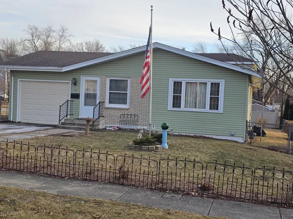 495 Mill St, South Elgin, IL 60177