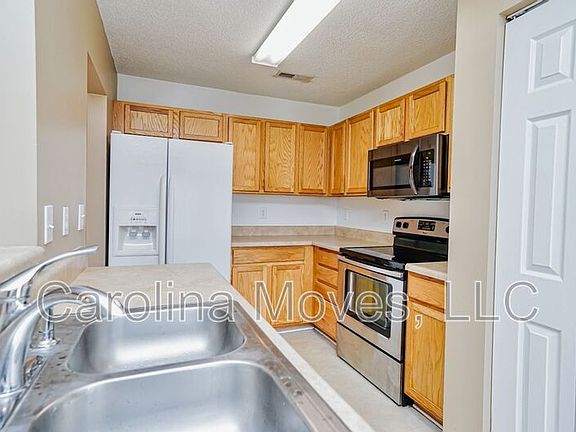 3rd image of 144 Crescent Creek Ct