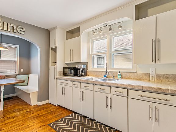 3rd image of 78 E 21st St