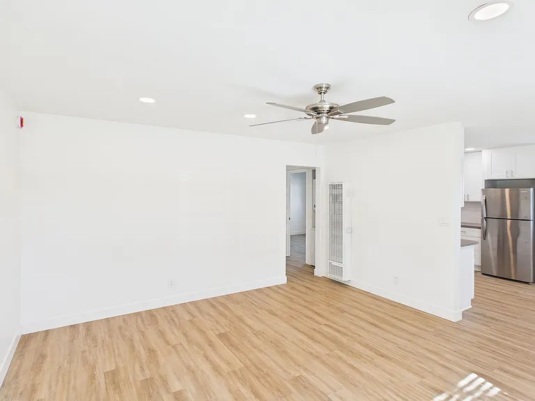 330 W I St — Photo 130