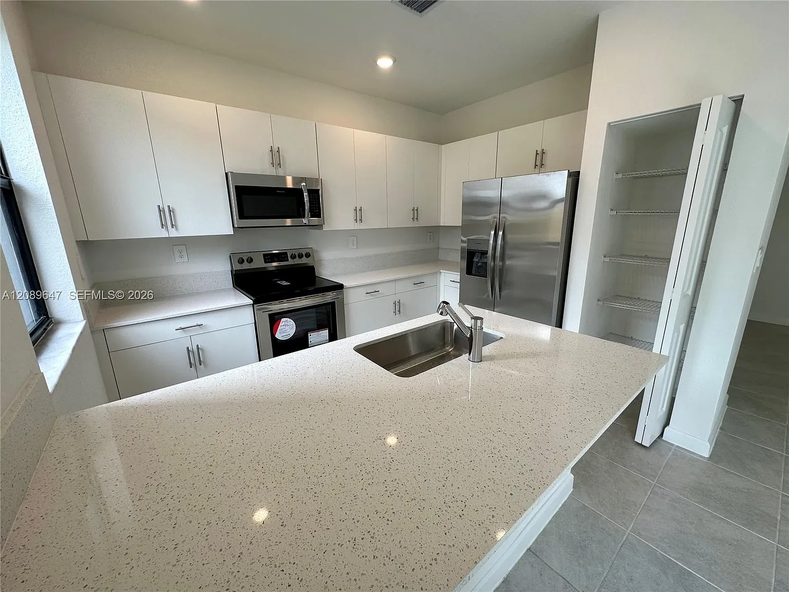 3 bed, 2.5 bath, 1600 sqft, $2,550 — Photo 4