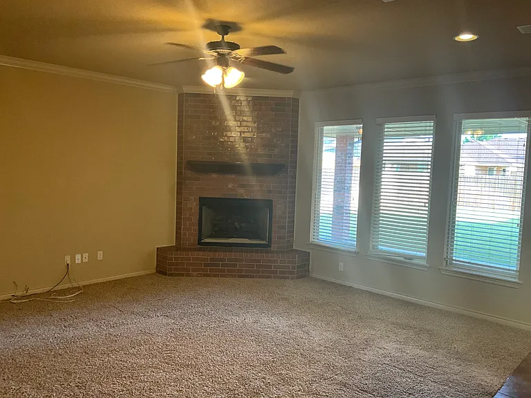 5103 Jarvis St — Photo 2