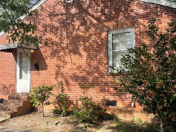 112 Hospital St S, Greenwood, SC 29646
