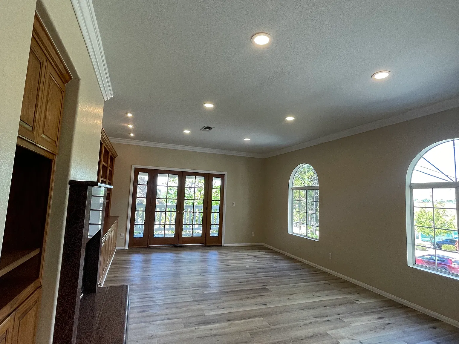 5 bed, 3450 sqft, $5,499 — Photo 2