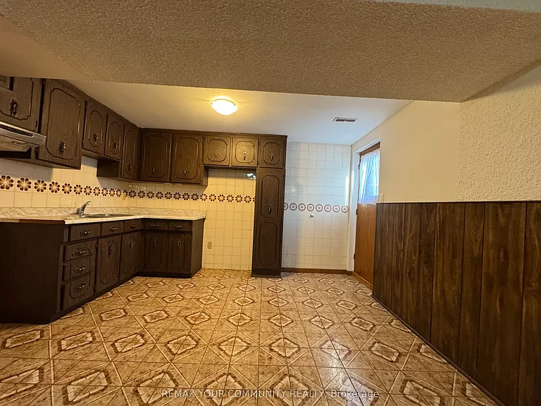 165 Aberdeen Ave — Photo 28