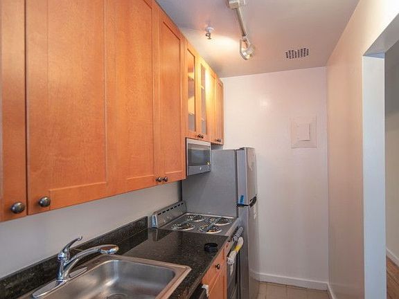 4th image of 97 Sullivan St #301