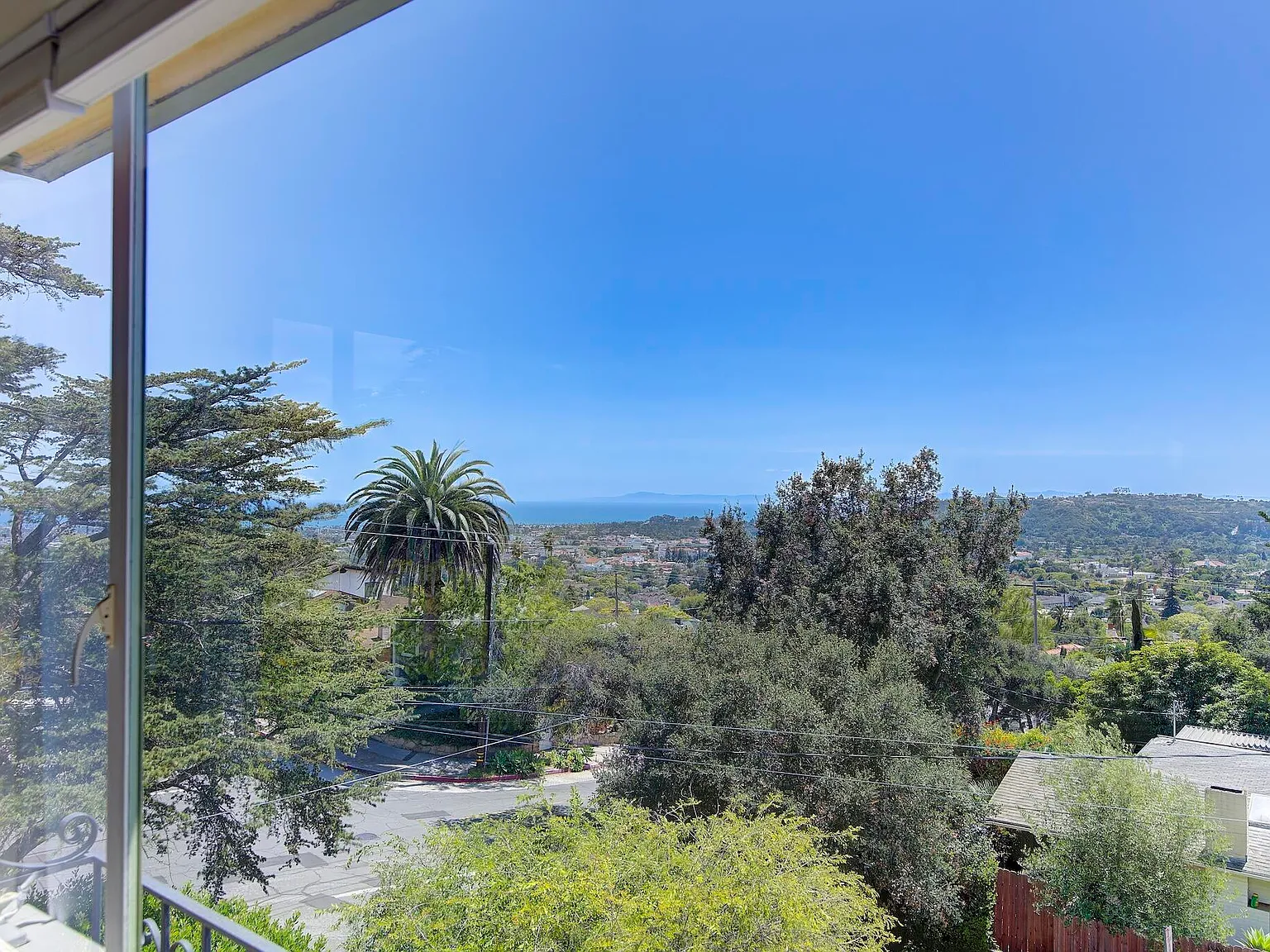 3 bed, 2.0 bath, 1255 sqft, $4,950 — Photo 3