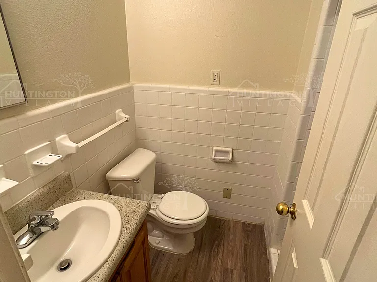 900 Olmstead St — Photo 11