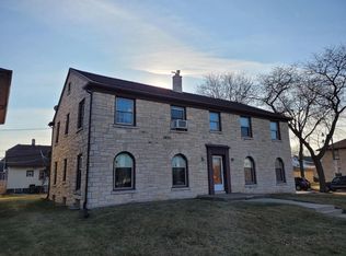 2831 W Capitol Dr, Milwaukee, WI 53216