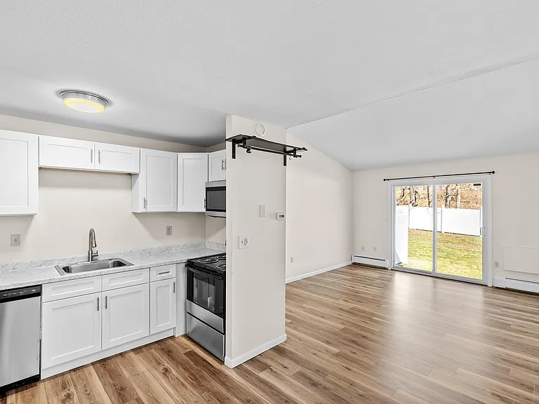 50 E Hill Rd #3L — Photo 3