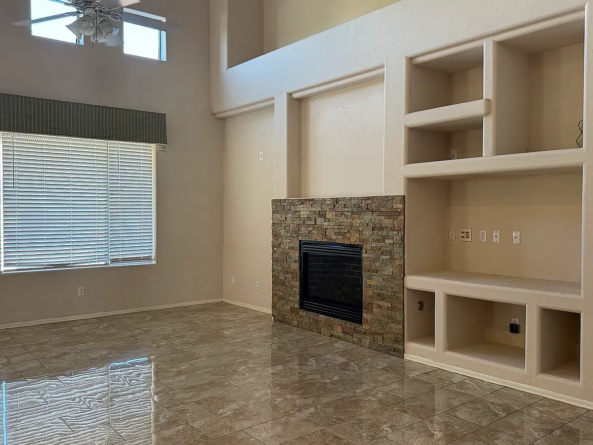 4 bed, 2.5 bath, 2600 sqft, $2,799 — Photo 4