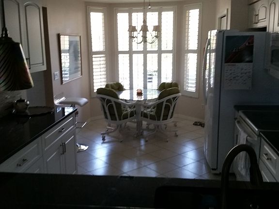 eat-in kitchen area