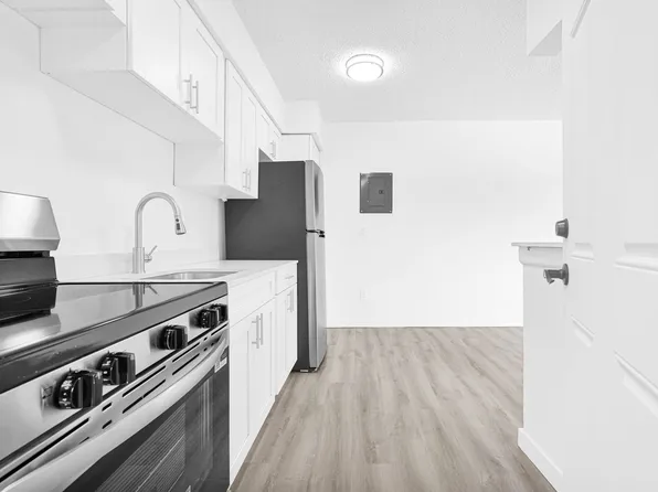 12085 W Dixie Hwy #209, Miami, FL 33161